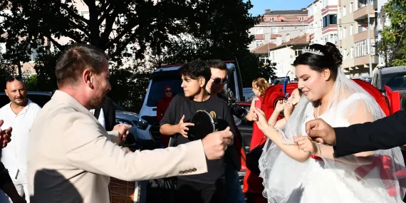 Tekirdağ'da duygu dolu anlar: Özel birey Esmanur'un gelinlik hayali gerçek oldu