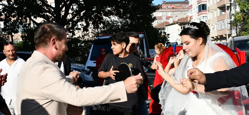 Tekirdağ'da duygu dolu anlar: Özel birey Esmanur'un gelinlik hayali gerçek oldu