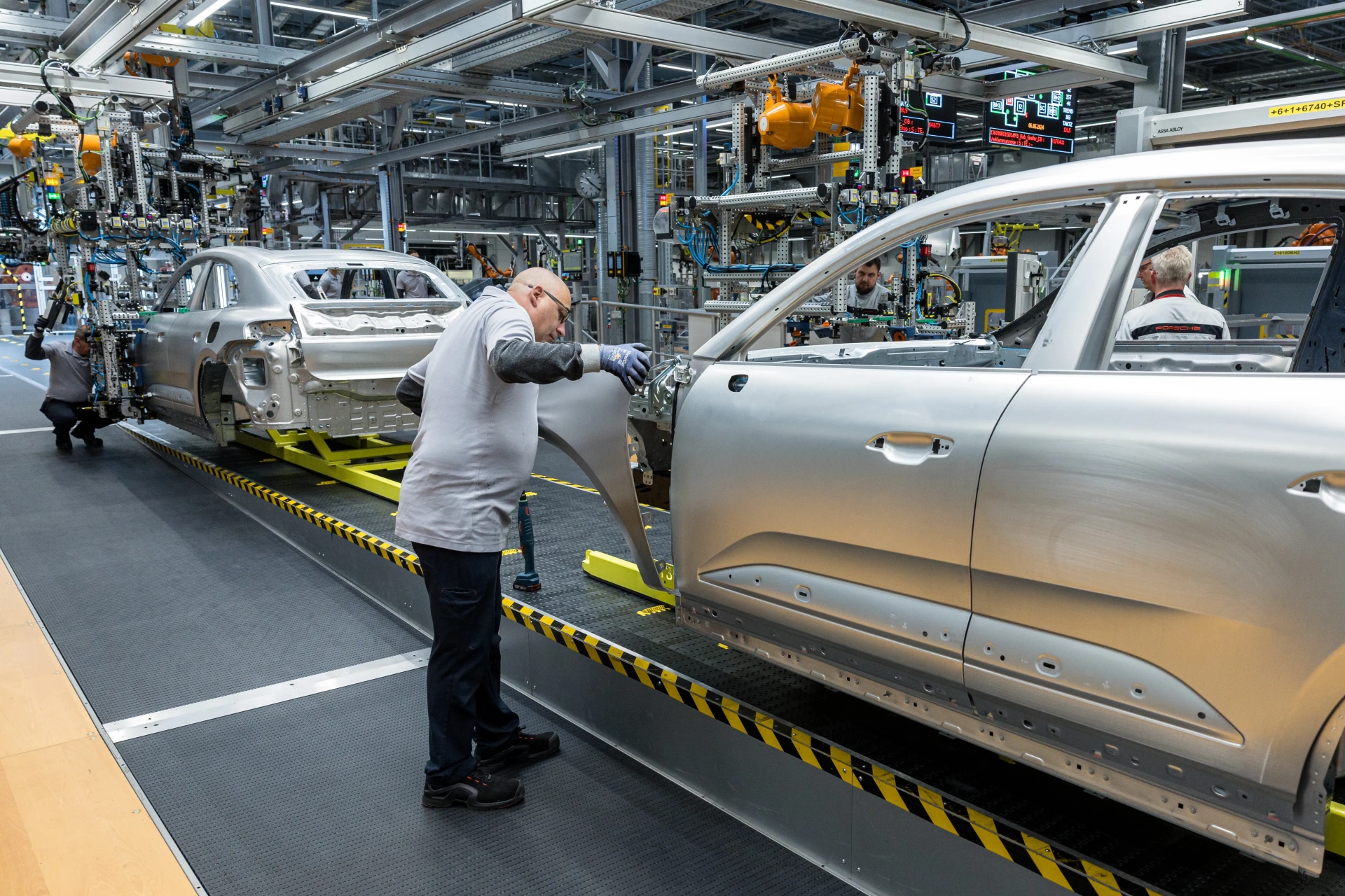 Volkswagen krizinde 11,5 milyar dolarlık rekor fatura: Porsche vurdu