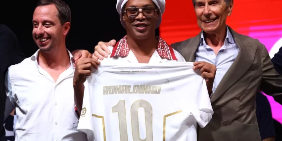 11 yıl sonra yeşil sahalara dönüyor: Ronaldinho İtalya’da