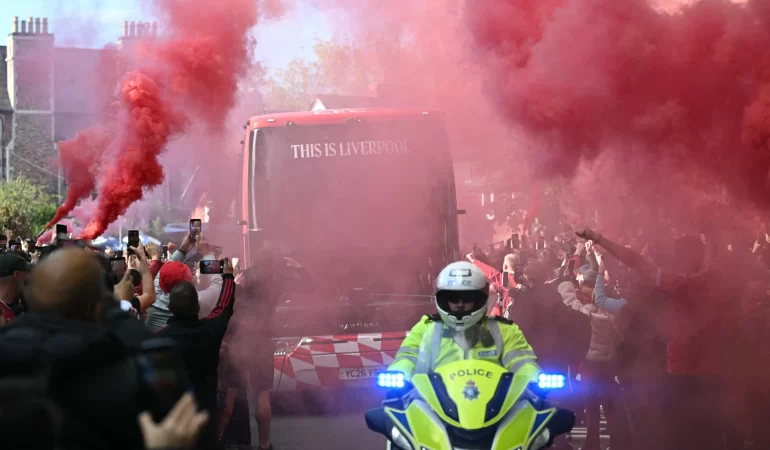 Anfield'da olağanüstü önlem: Manchester City otobüsü arka yoldan girdi