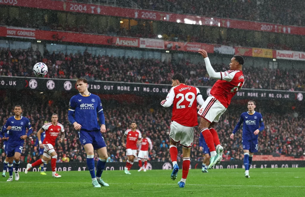 Arsenal zirveye ortak oldu: Premier Lig'de nefesler tutuldu