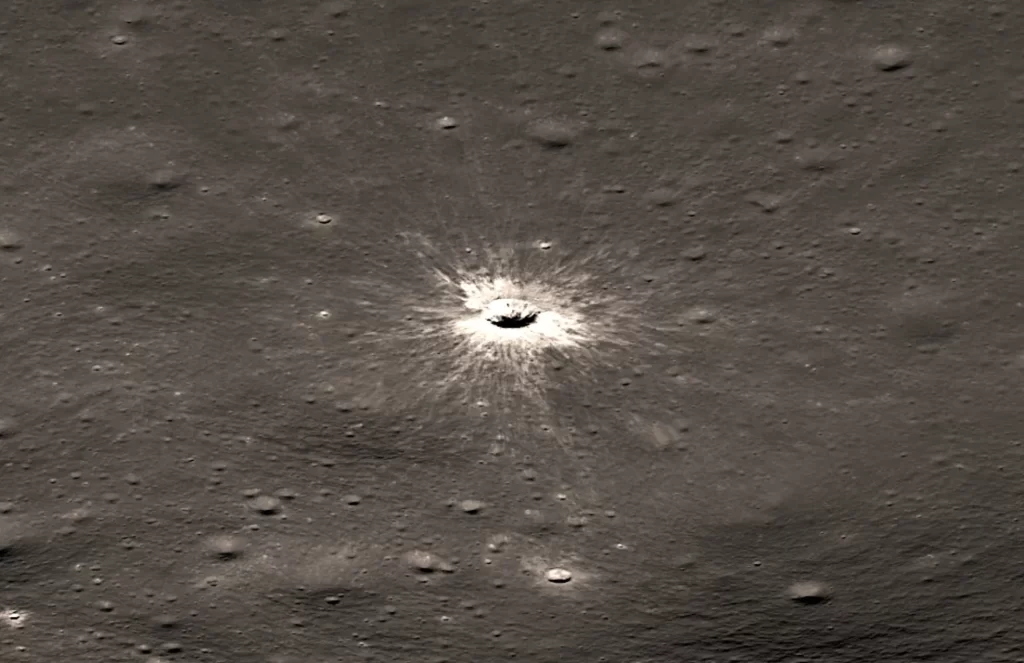 Ay'da dev krater keşfi: 17 ay sonra NASA verilerinde çıktı