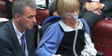 Barones Campbell yapay zekayla sesine kavuştu: Mecliste tarihi an