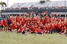 Brezilya'da inanılmaz maç: 100 çocuk 9 futbolcuya karşı!