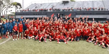 Brezilya'da inanılmaz maç: 100 çocuk 9 futbolcuya karşı!