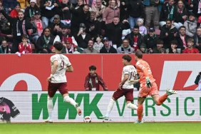 Bundesliga'da tarihi rekor: Neuer'in hatası en hızlı golü getirdi