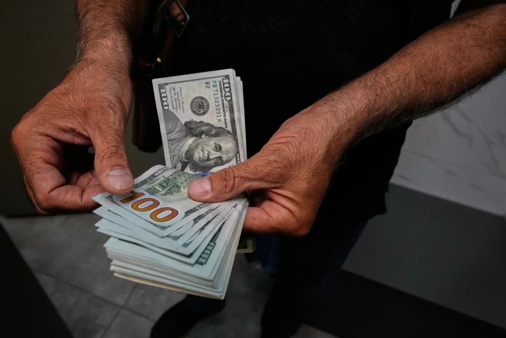 Dolar 18 ayın zirvesinden indi: Euro yeniden toparlanıyor