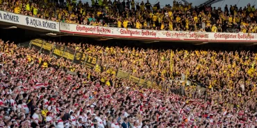 Dortmund'dan çılgın proje: Telefonu bırakan taraftara ödül