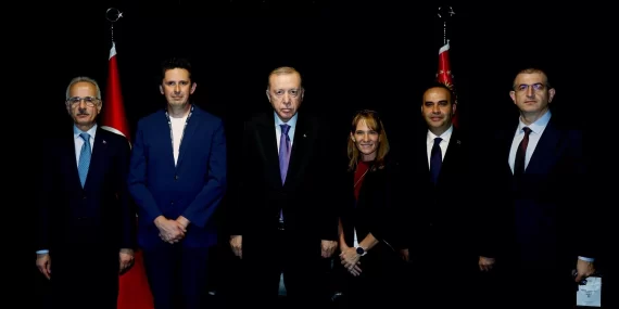 Erdoğan’dan kritik uzay zirvesi: SpaceX heyetiyle Antalya’da görüştü
