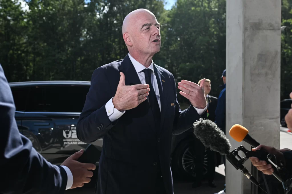 FIFA'da kriz büyüyor: Tepkilerin odağındaki isim pes etmiyor