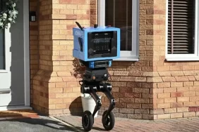 "Hırsızlar kapar": İngiltere'de iki ayaklı kurye robotuna alay ve endişe!