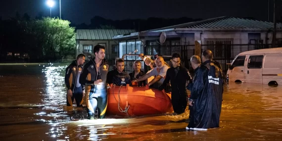 İstanbul'da felaketin ardından kritik uyarı: 10 ilçe risk altında