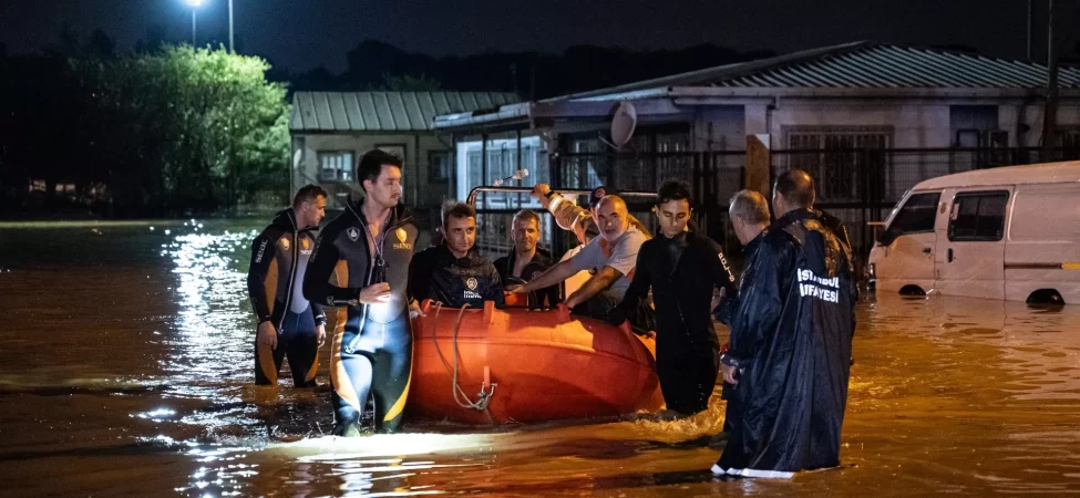 İstanbul'da felaketin ardından kritik uyarı: 10 ilçe risk altında
