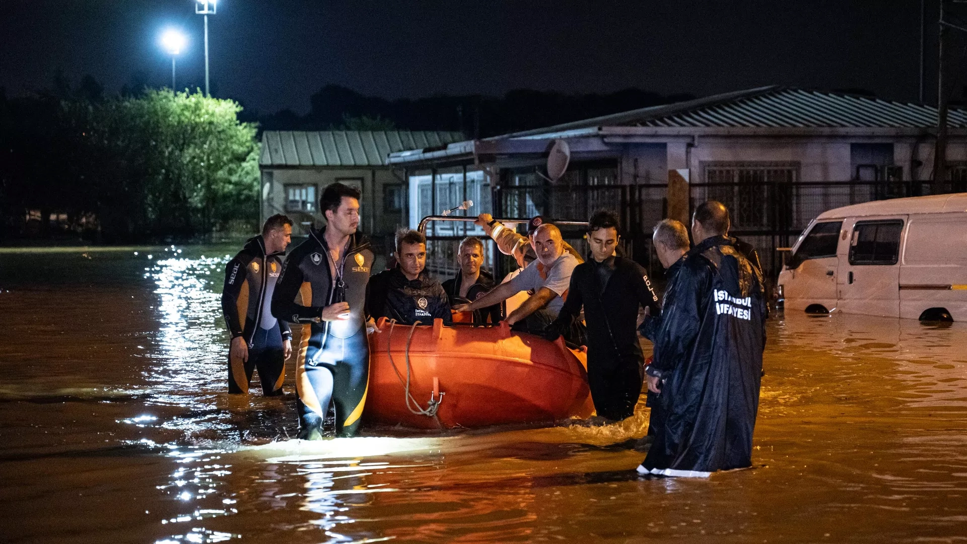 İstanbul'da felaketin ardından kritik uyarı: 10 ilçe risk altında