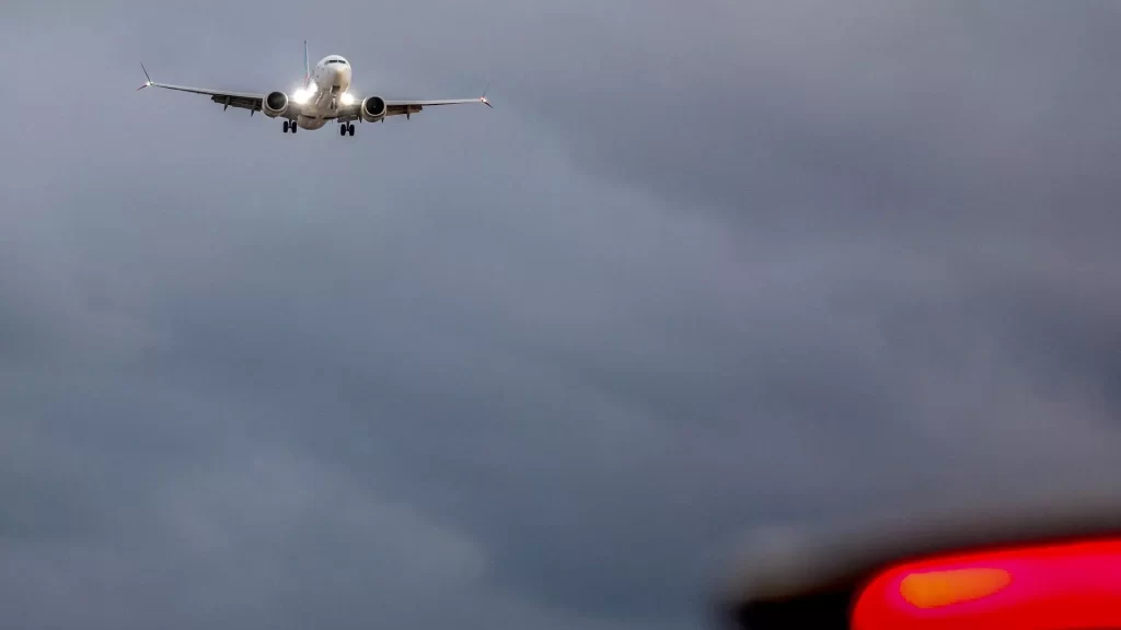 İstanbul'da fırtına alarmı: 43 uçak pisti pas geçti, rota değişti!