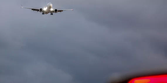 İstanbul’da fırtına alarmı: 43 uçak pisti pas geçti, rota değişti!