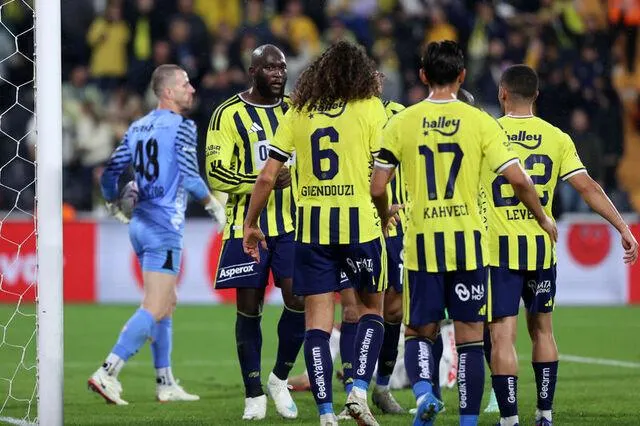 Kadıköy'de çifte sevinç: Mert Hakan sahada, Lukaku siftah yaptı