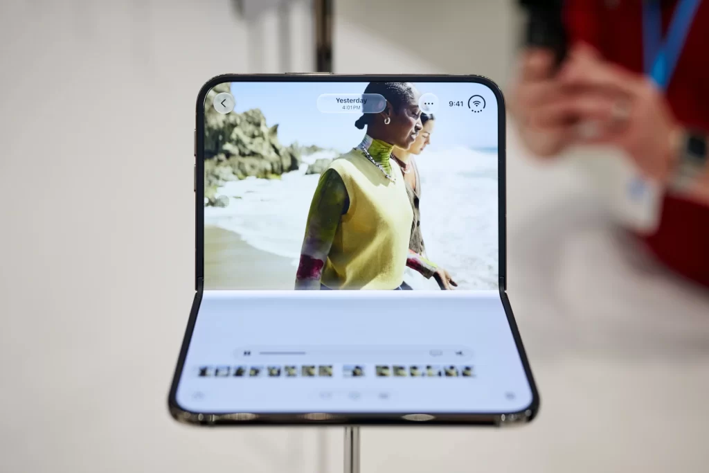 Katlanabilir iPhone'da şok fatura: Ekran tamiri cep yakacak