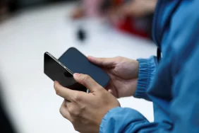 Katlanabilir telefonları bozan günlük hatalara dikkat edin
