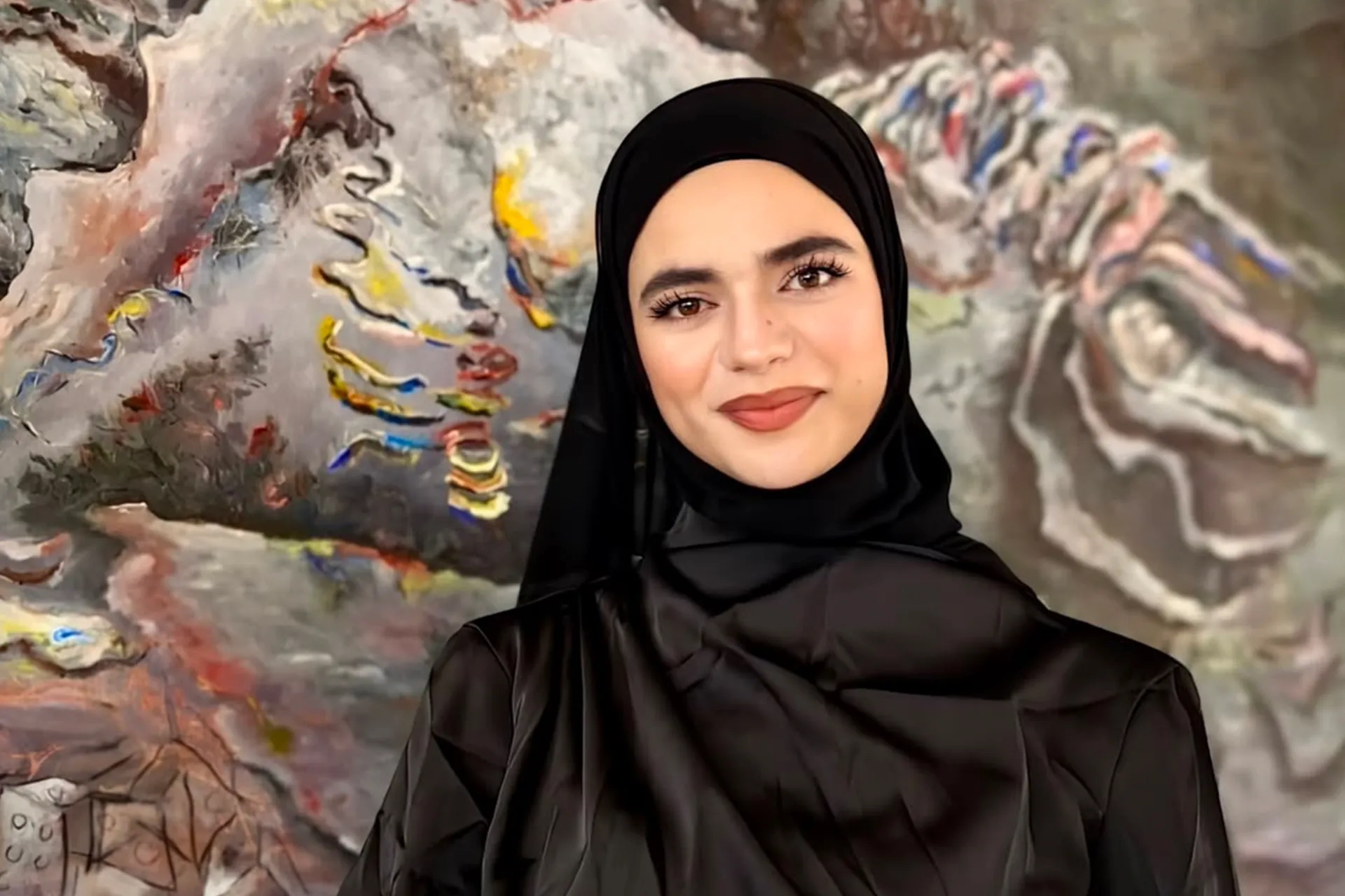 Kömür ve enkaz taşlarıyla sanat: Lübnanlı ressam Rusya'da sergi açtı