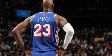 LeBron yeni takımıyla ilk maçında yenilgiye engel olamadı