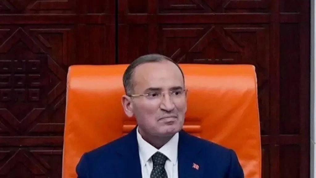 Mecliste kritik istifa: Bekir Bozdağ görevini neden bıraktı?