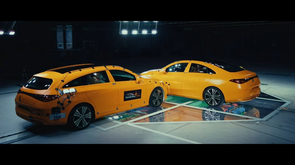 Mercedes'ten dünyada ilk: İki araç ve 8 mankenle dehşet testi!