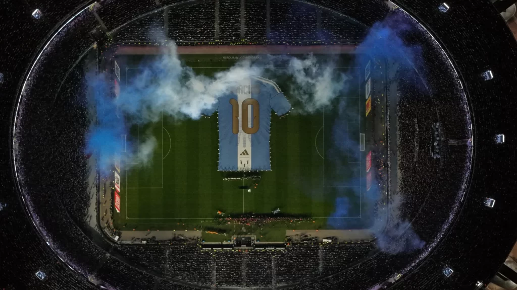 Messi milli formaya veda etti: Futbol dünyası ayakta