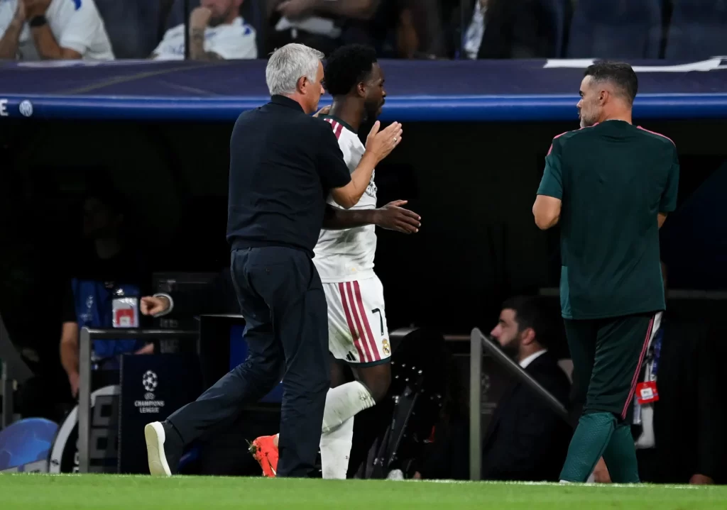 Mourinho'dan Vinicius bombası: Yerinde olsam Madrid'den giderdim!