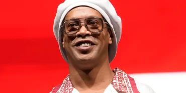 Ronaldinho'dan yapay zekalı klip: Akşam yemeği çalımı geri döndü!