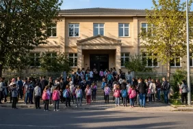 Salgın paniği okulları kapattı: Binlerce kişi hastanede