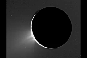 Satürn'ün uydusu Enceladus'ta yaşam izi: Doğal tuz kapsülleri umut oldu