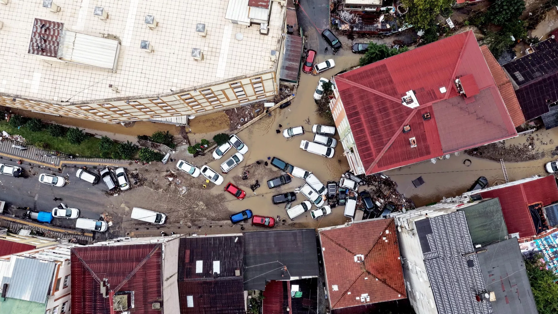 Sel felaketi sonrası acil destek: Bakanlık düğmeye bastı!
