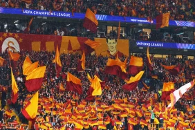 Tarihi bilet rekoru ve havai fişekler: Galatasaray-Barcelona maçı öncesi nefesler tutuldu