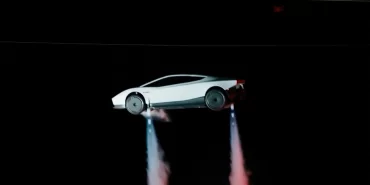 Tesla Roadster havada nasıl dönüyor? Akılalmaz şovun sırrı