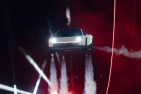 Tesla Roadster havalandı: Uçan araba hayali gerçek mi oluyor?