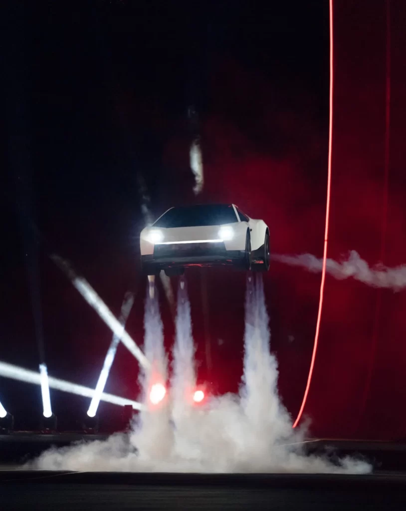 Tesla Roadster havalandı: Uçan araba hayali gerçek mi oluyor?