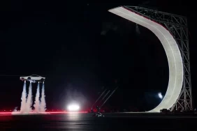 Tesla'nın uçan Roadster modeli sosyal medyayı ikiye böldü