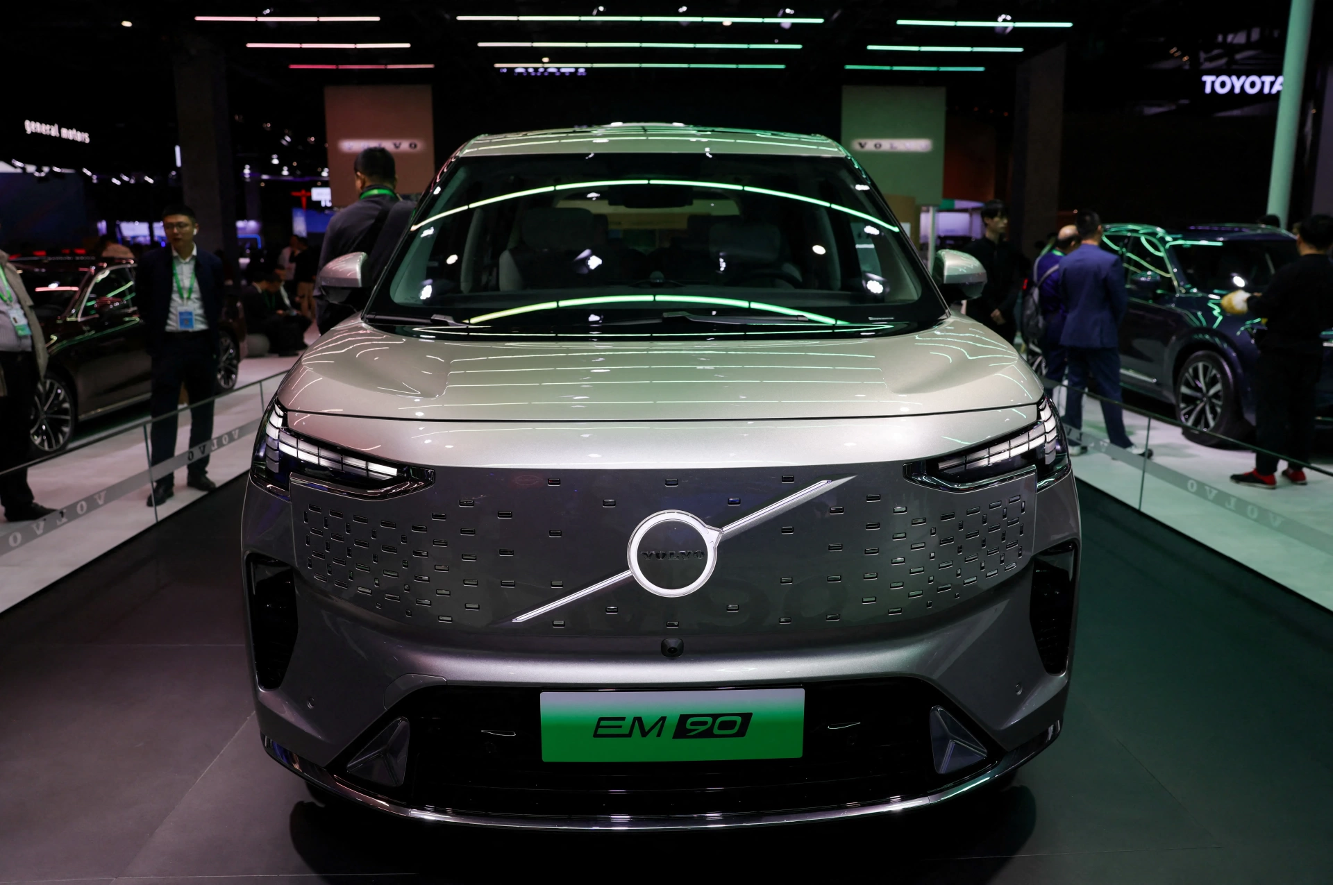 Volvo hisseleri çakıldı: Dev zarar ve 2 bin 500 kişiye veda