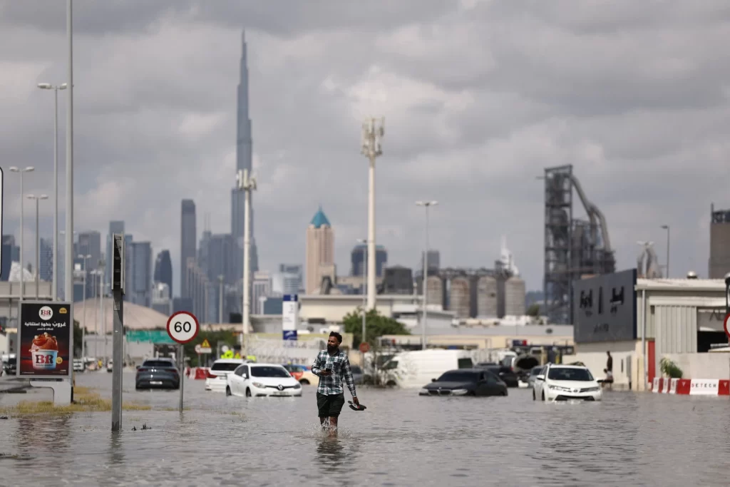 Yapay zeka bildi: Dubai'deki tarihi fırtınayı 8 gün önceden tahmin etti