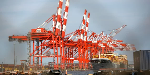 Yapay zekâ yatırımları patladı: ABD dış ticaret açığında rekor